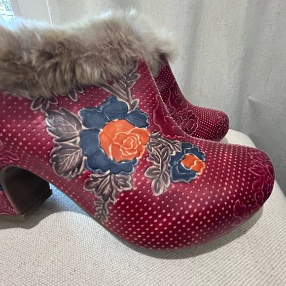 L'ATISTE Tan Red Fur-Lined Leather Flower Embossed Mule Clogs Women’s EU Size 40 - Picture 4 of 8